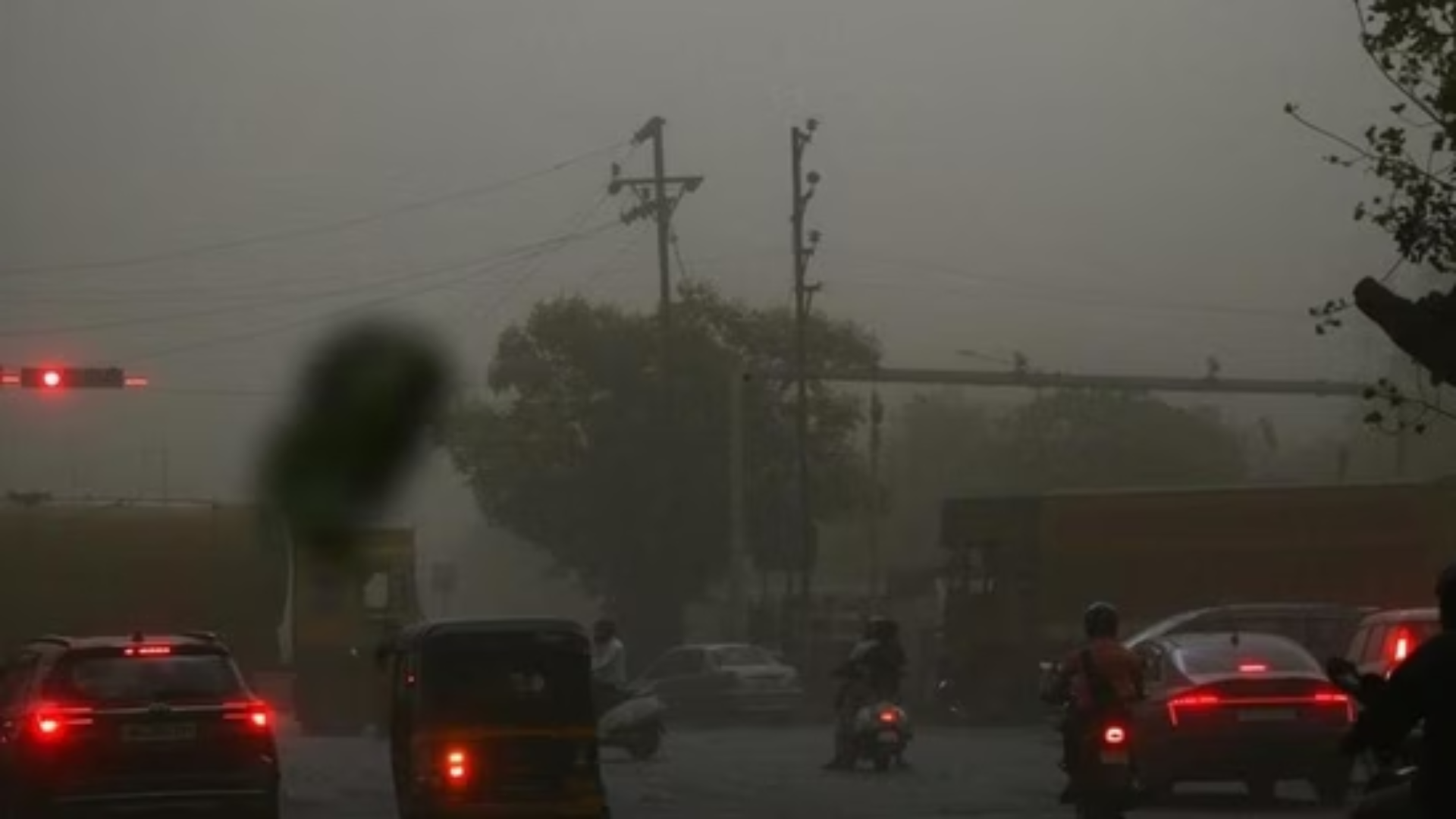 Mumbai Weather: IMD Issues Alert Strong Winds, Rain Expected In The Next 3-4 Hours
