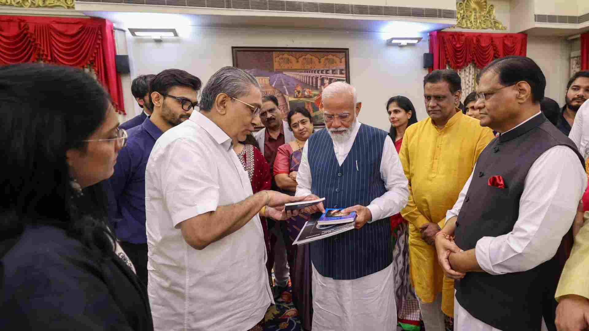 PV Narasimha Rao's family meeting PM Modi