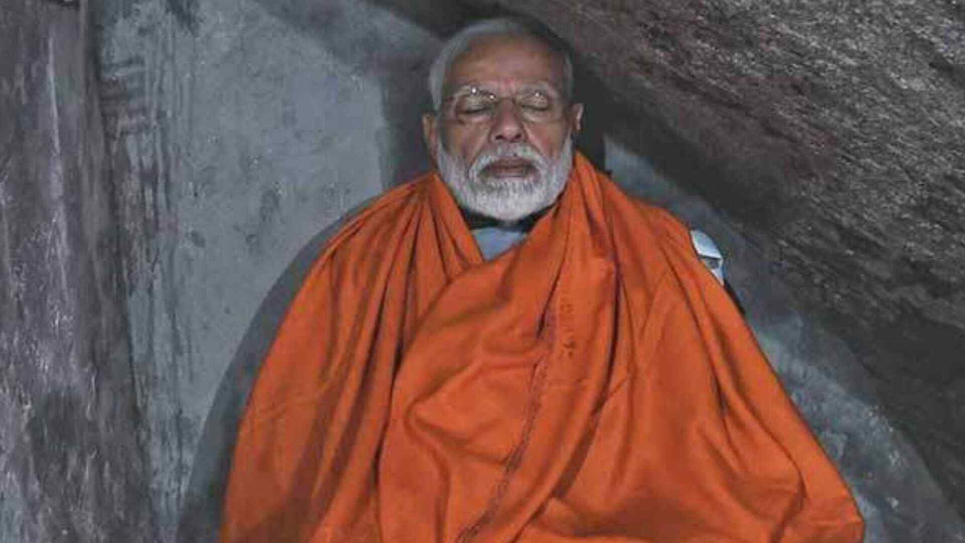 PM Modi doing meditation