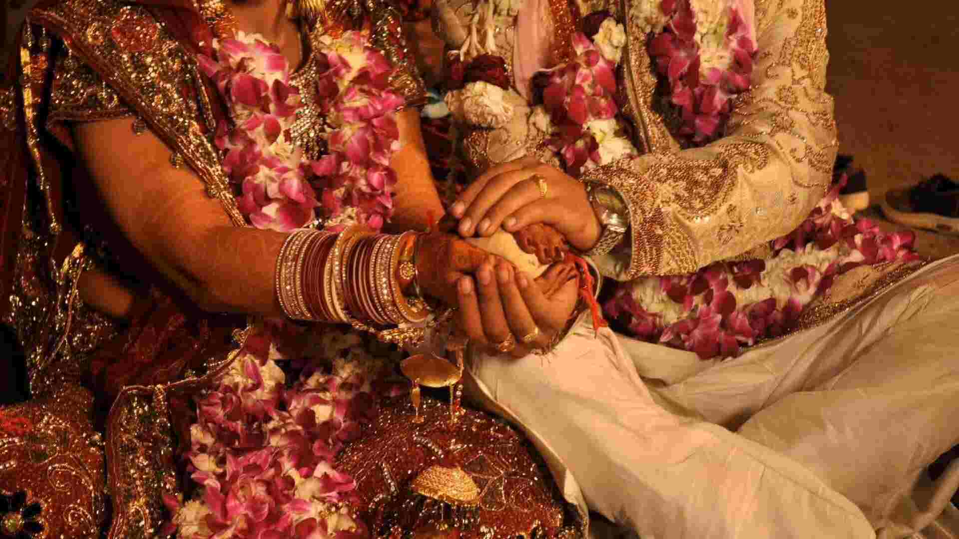 Bride-Groom Kiss During ‘Jai Mala’ Ceremony Triggers Brawl