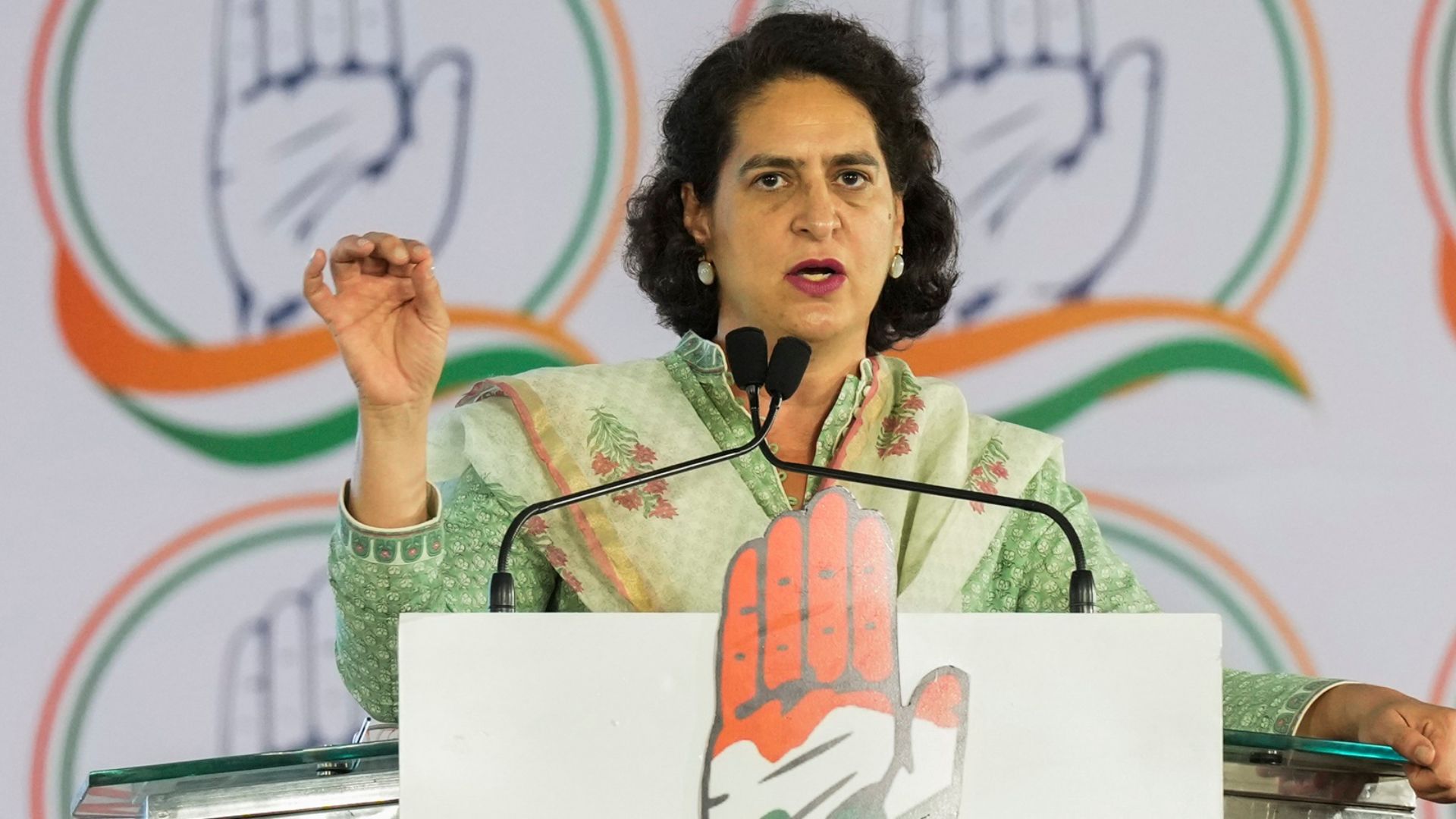 Priyanka Gandhi: “You are being told on TV that there is no leader like Modiji but truth is…”