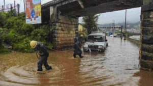 8 Bengaluru Tourists Saved from Flooded Vehicle In Ooty