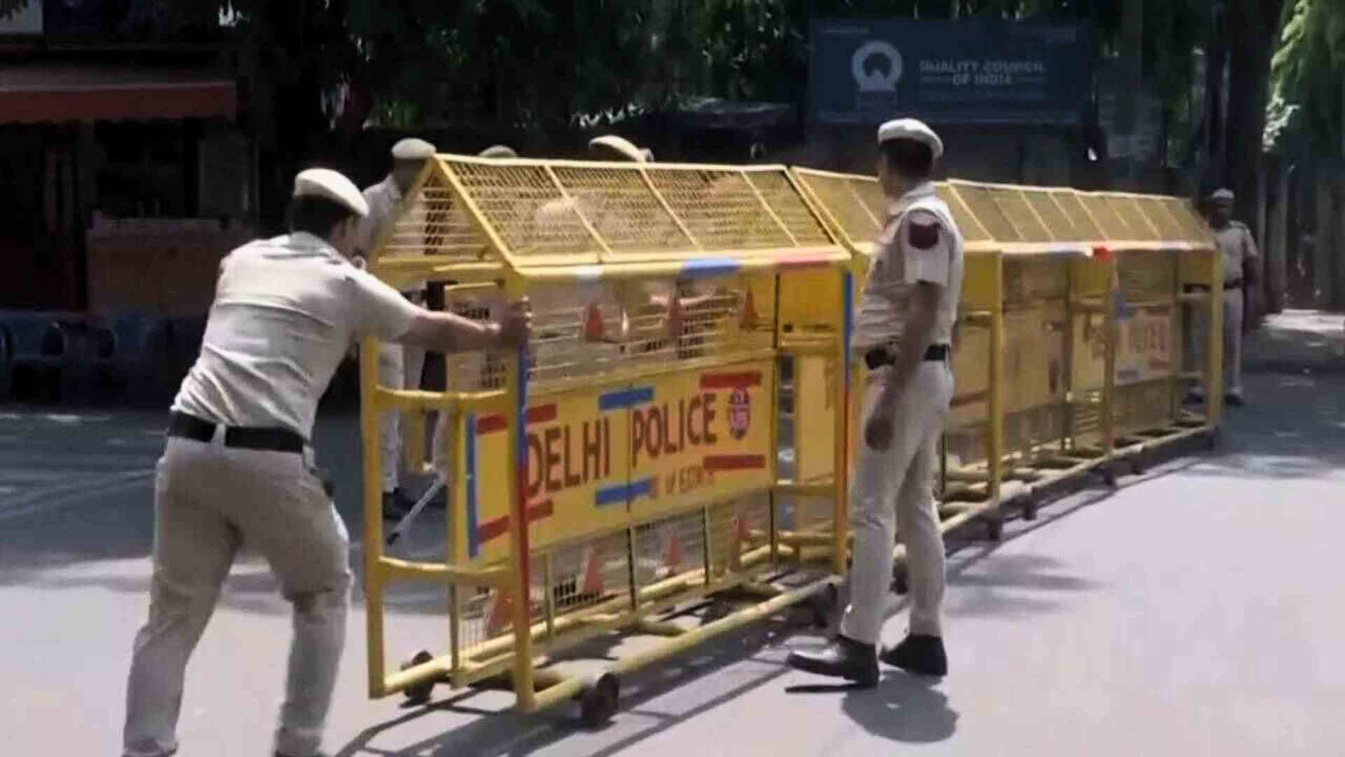 Barricades Outside BJP Office: Delhi Police Blocks AAP’s Planned March to BJP Headquarters