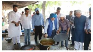 PM SVANidhi Scheme Beneficiaries Meet Union Minister Puri