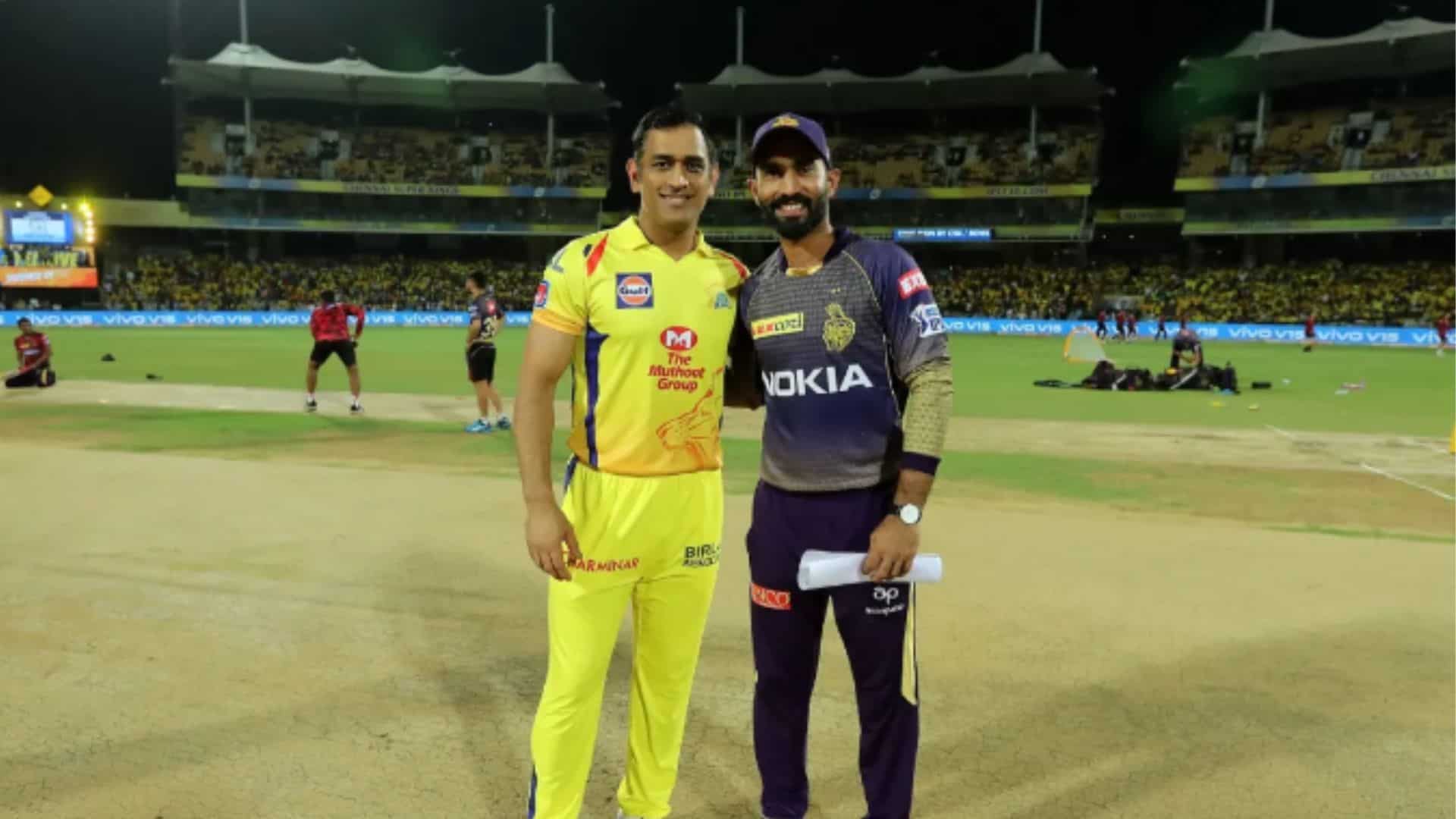 Fans Call Out MS Dhoni’s Retirement ‘Drama’ as Dinesh Karthik quietly exits IPL amid RCB’s loss