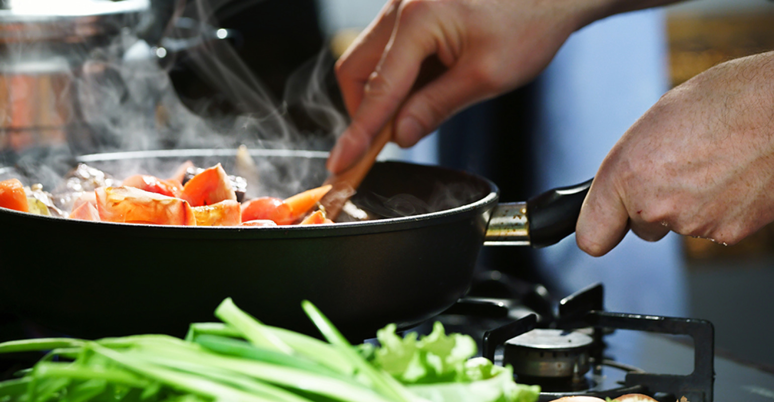 Does Smell of Cooking Food Pollute the Air We Breathe?