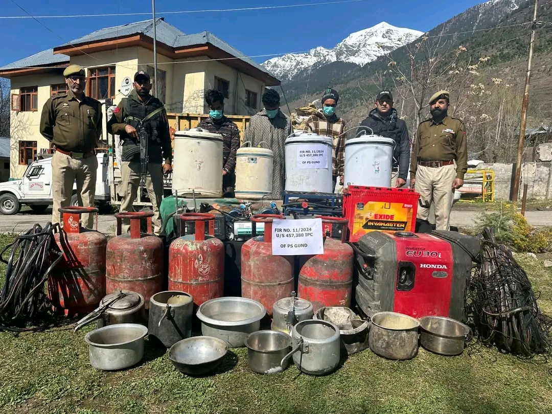 Police arrests gang of thieves in Ganderbal; stolen goods worth lakhs recovered