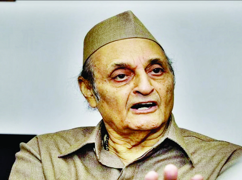 Veteran Congress leader Karan Singh criticizes Omar Abdullah’s decision to contest from Baramulla