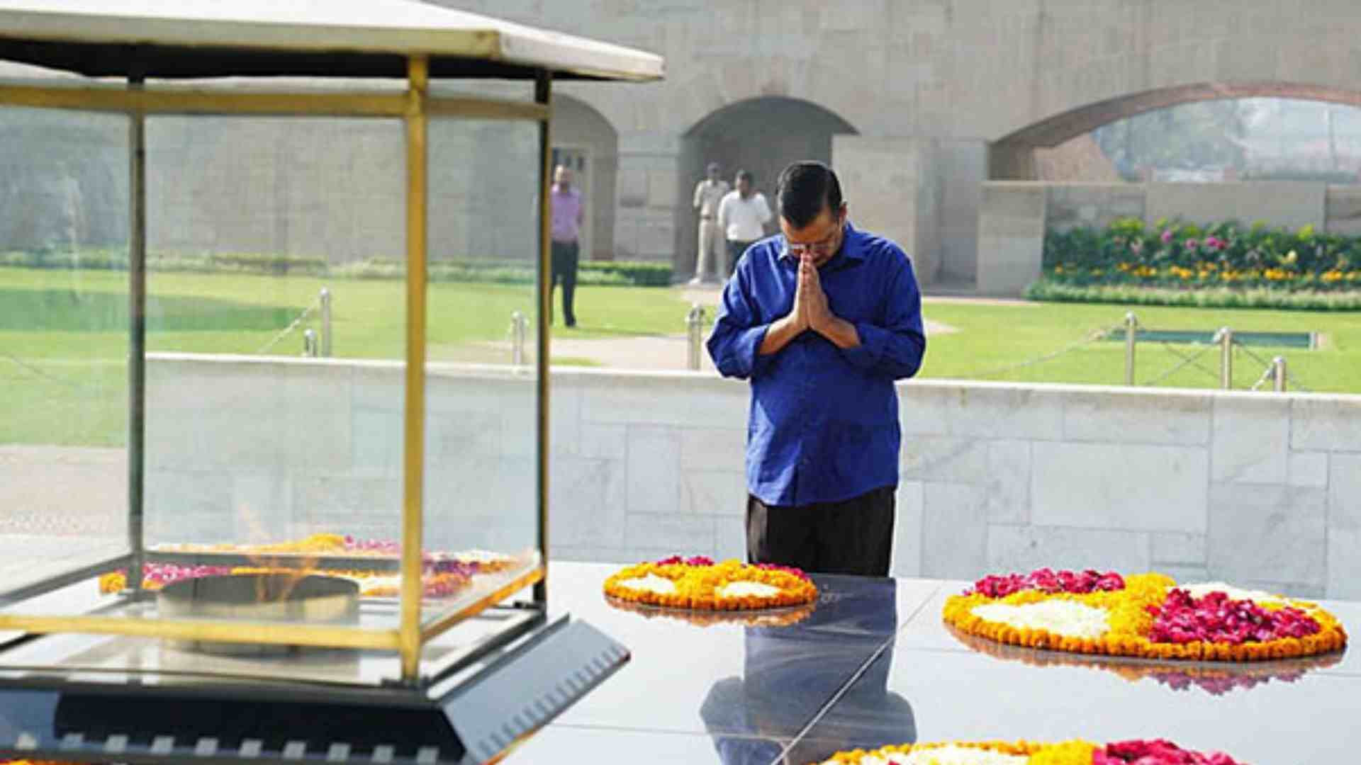 Watch: Delhi CM Kejriwal Pays Homage To Mahatma Gandhi At Raj Ghat Before His Tihar Jail Arrival