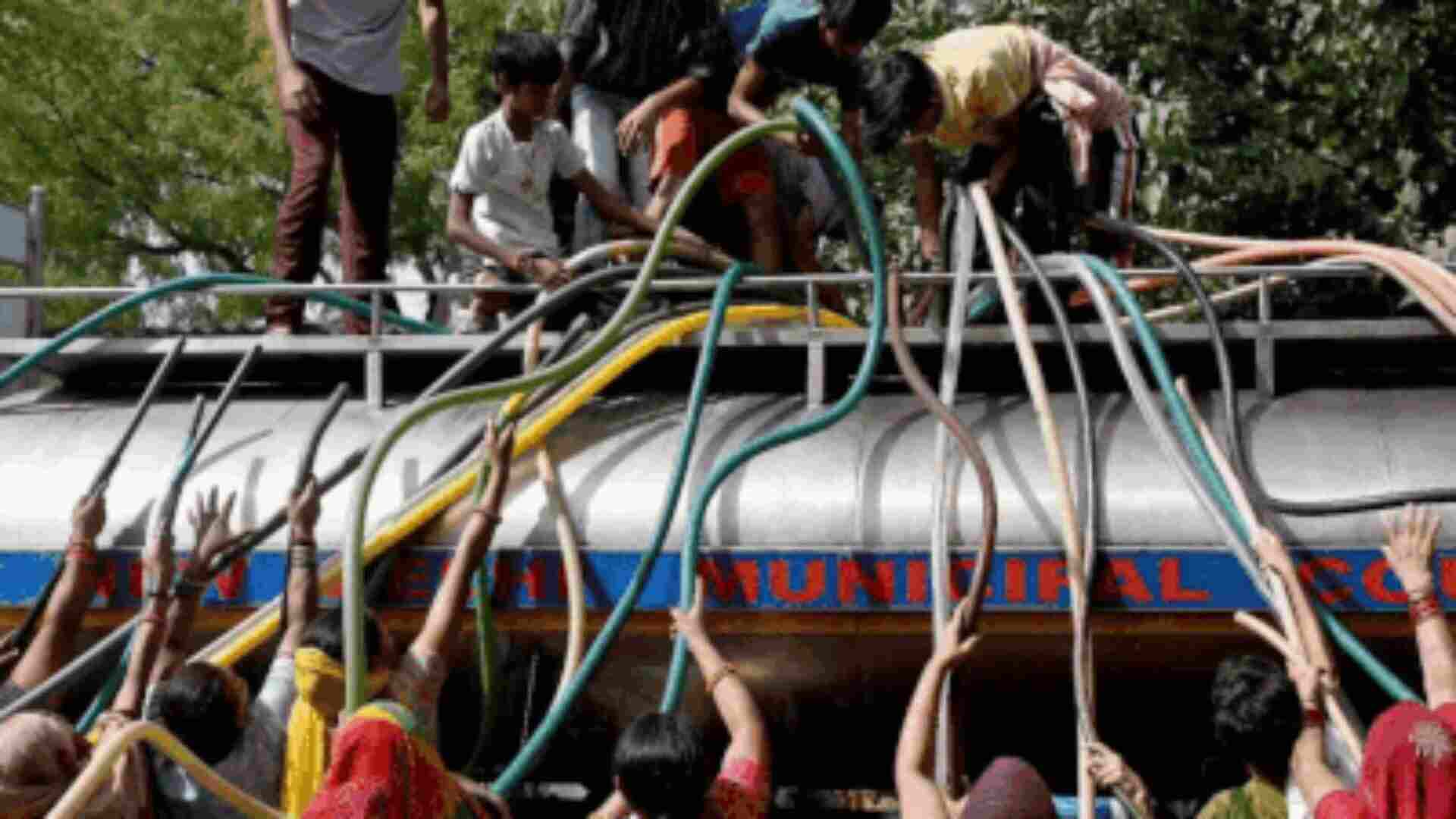 Supreme Court Pulls Up Delhi Govt. Over Water Crisis