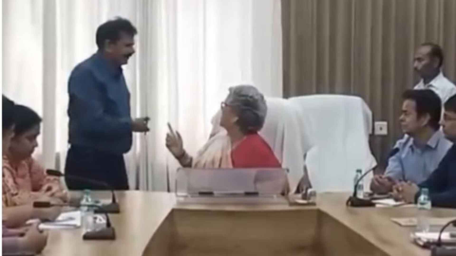 Kanpur mayor Pramila Pandey scolds a civic official