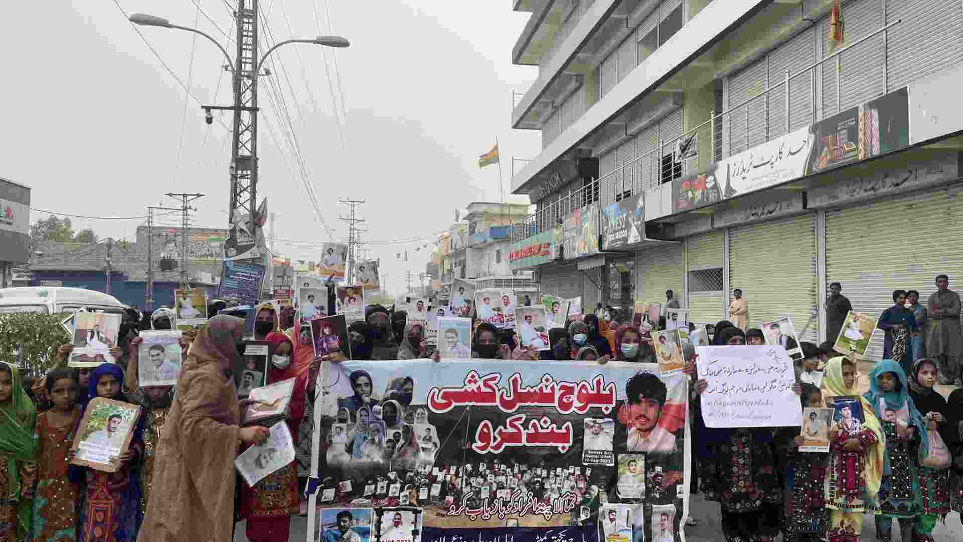 Pakistan: Protestors Ask For The Safe Return Of Missing People