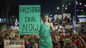 1,20,000 Protest In Tel Aviv For Hostage Deal With Hamas & Netanyahu’s Removal