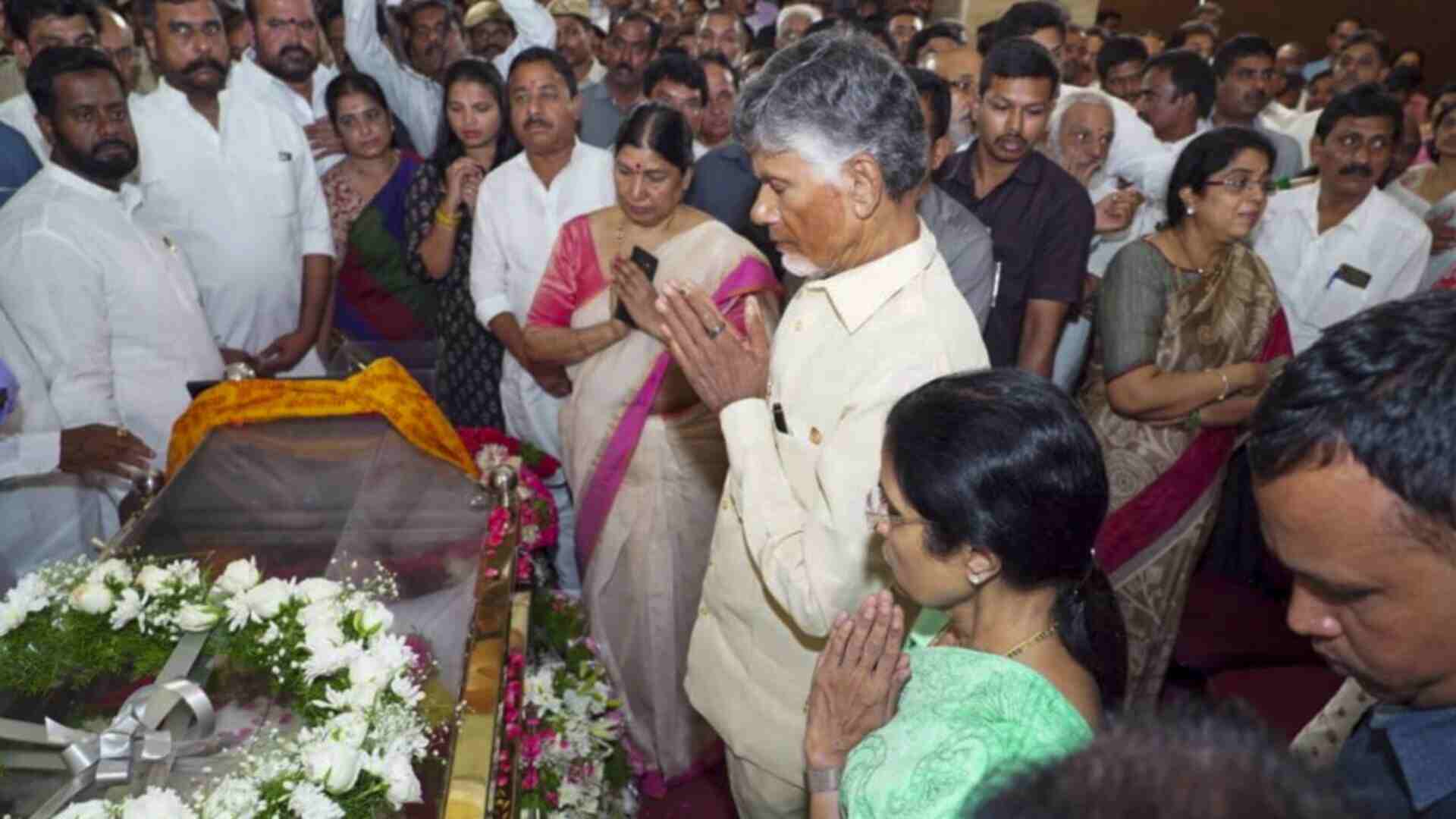 N Chandrababu Naidu Carries Ramoji Rao's Remains At funeral; Video Goes Viral