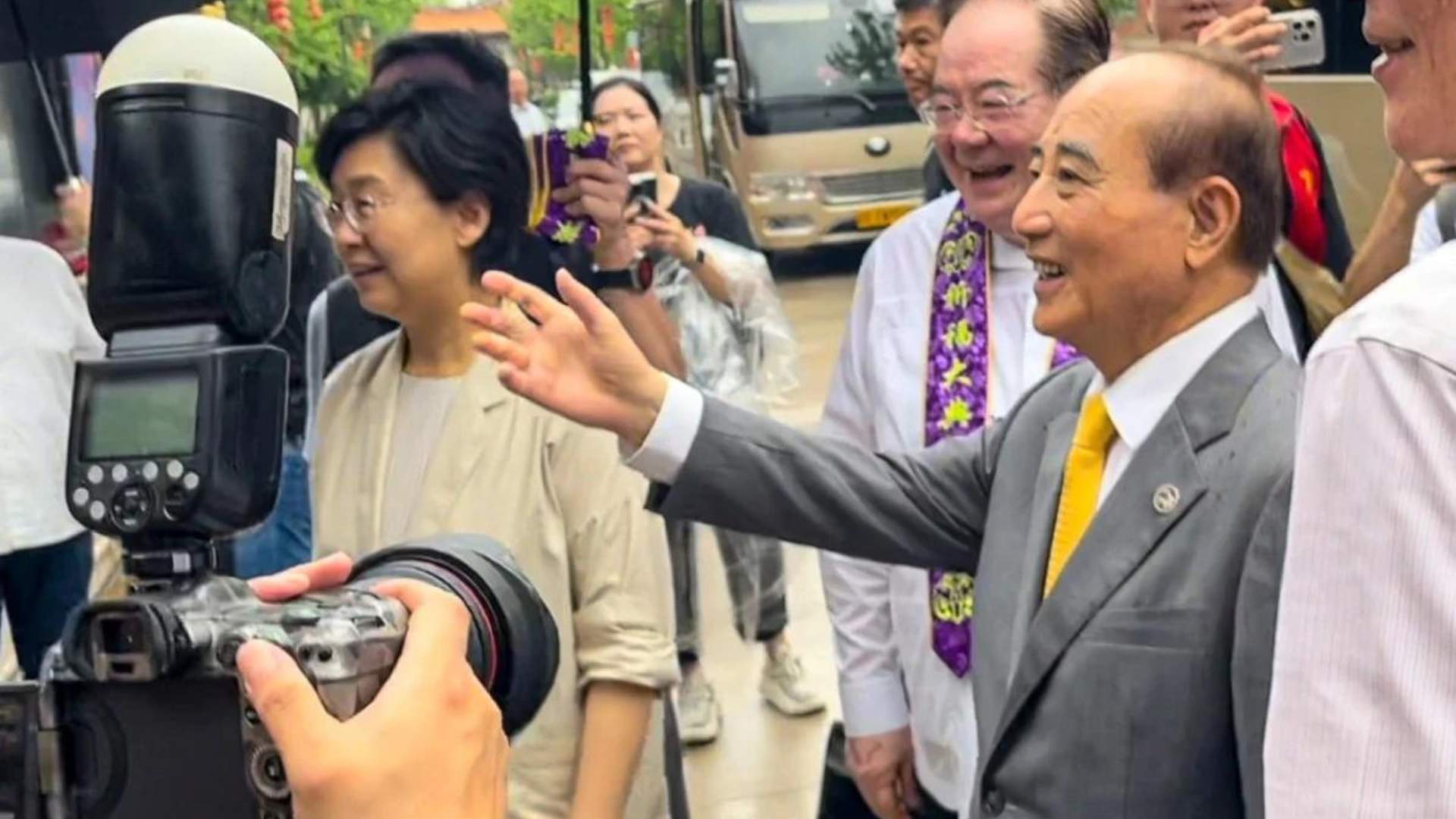 Veteran Taiwanese Legislator Embarks on Personal Pilgrimage to Mainland China
