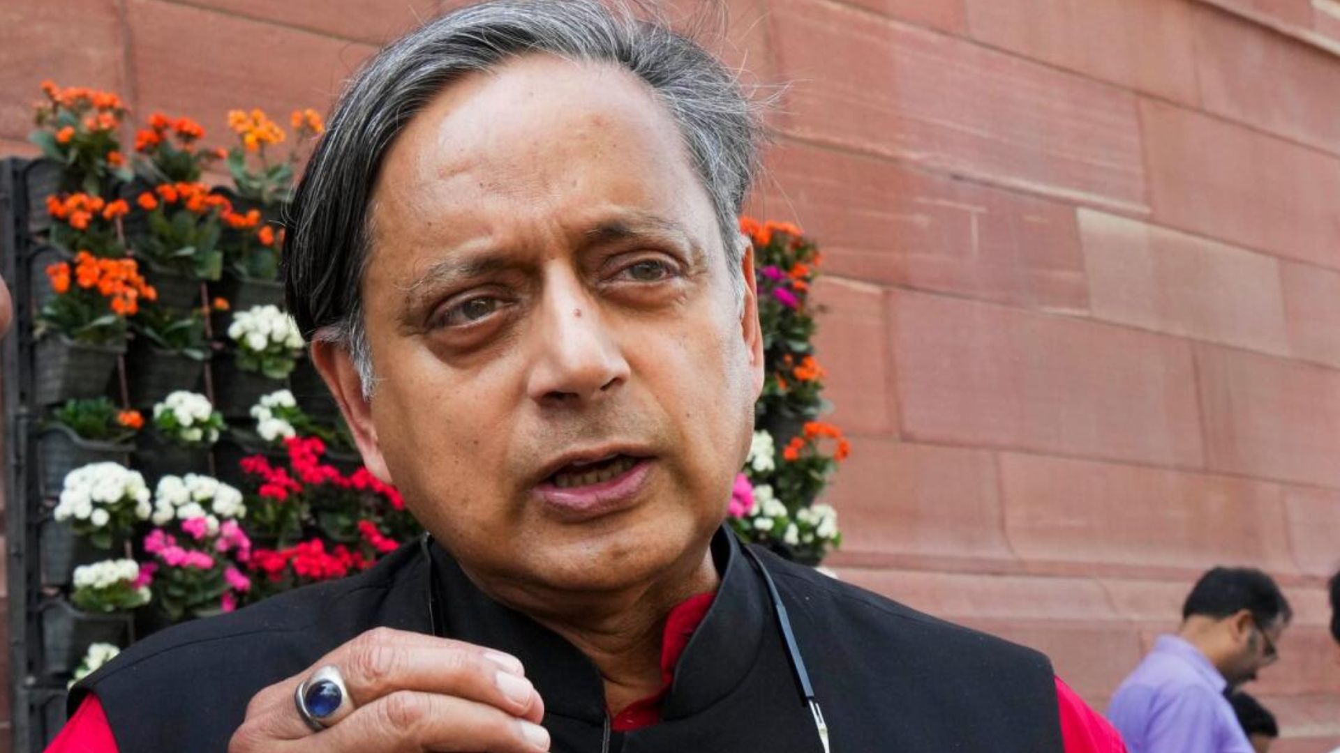 Tharoor Criticizes President’s Address For Ignoring Current Issues
