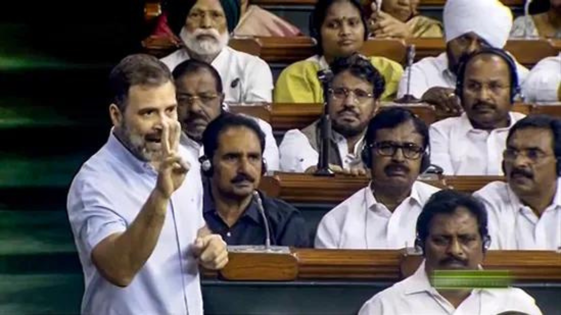 Rahul Gandhi Accuses Self-Proclaimed Hindus of Violence, Highlights Congress's Symbol of Fearlessness