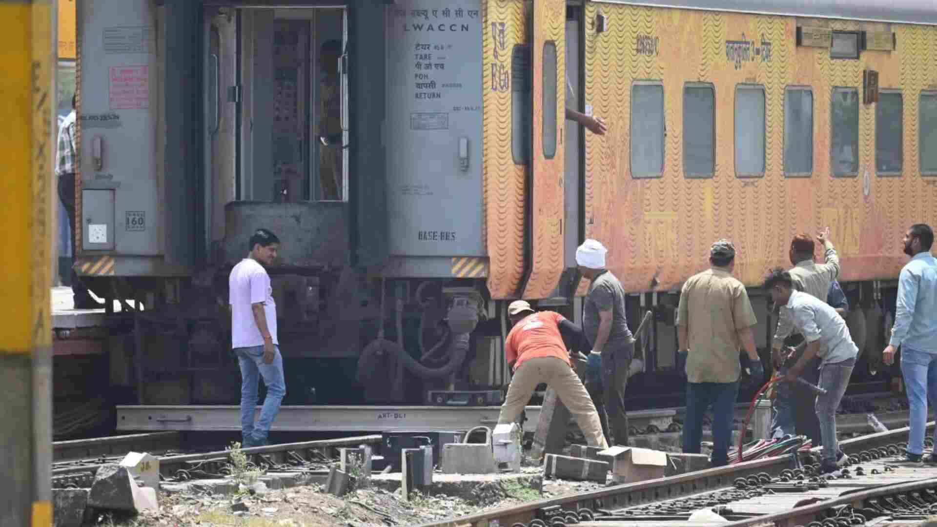 Breaking: Tejas Express Coaches Derails Near Ghaziabad Station
