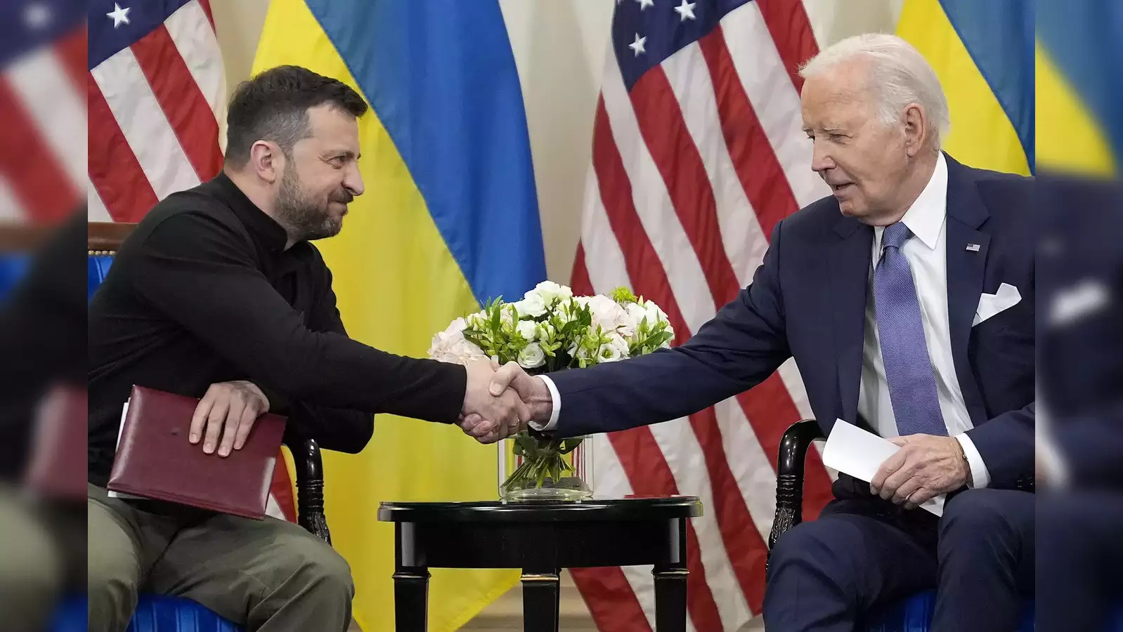 US President Biden Apologizes to Zelenskyy Over Delay in Passing Aid Package to Ukraine