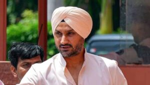 ‘Bolne Ki Tameez’: Harbhajan Singh Criticizes Pakistani Fan, Watch