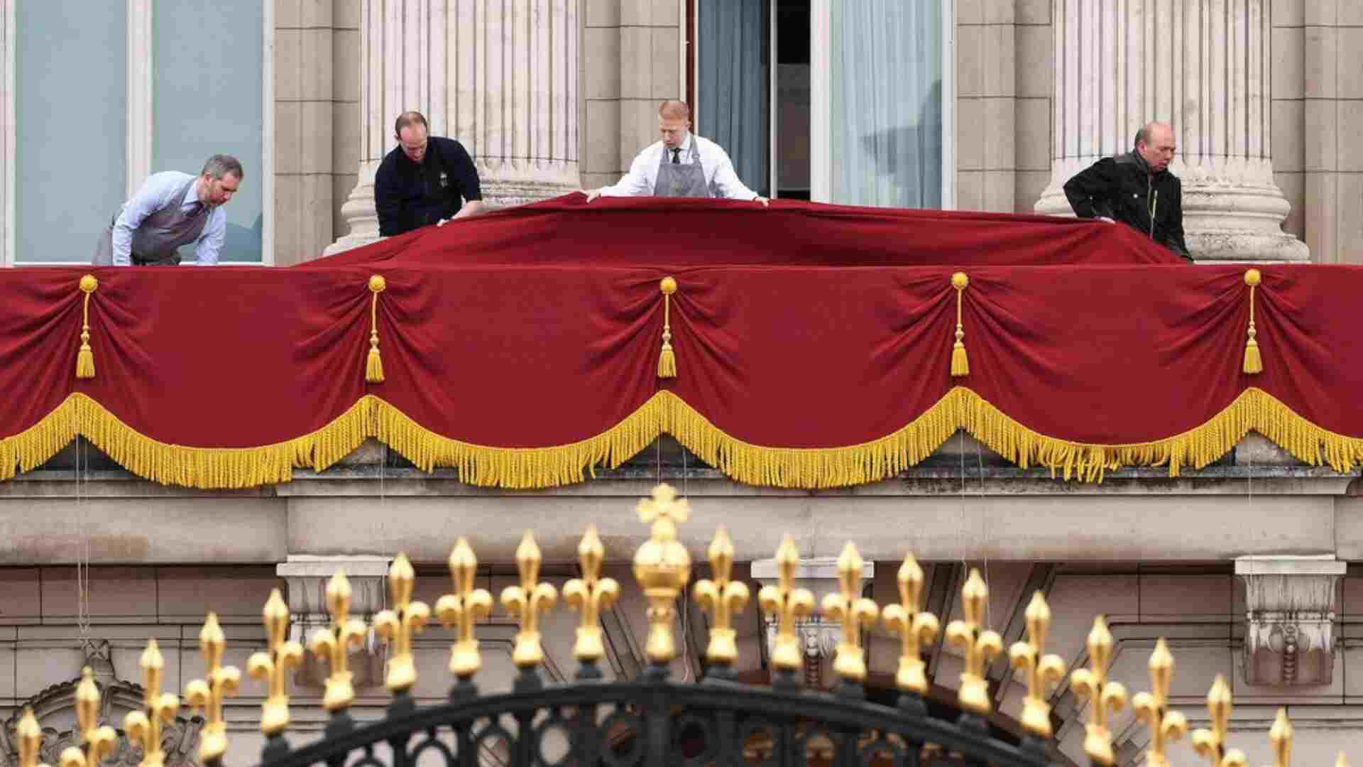 Buckingham Palace Balcony Room To Open For Rare Public Viewing