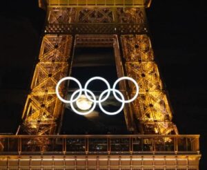 Paris 2024: Stunning Viral Video Full Moon Aligning with Olympic Rings on Eiffel Tower : Watch