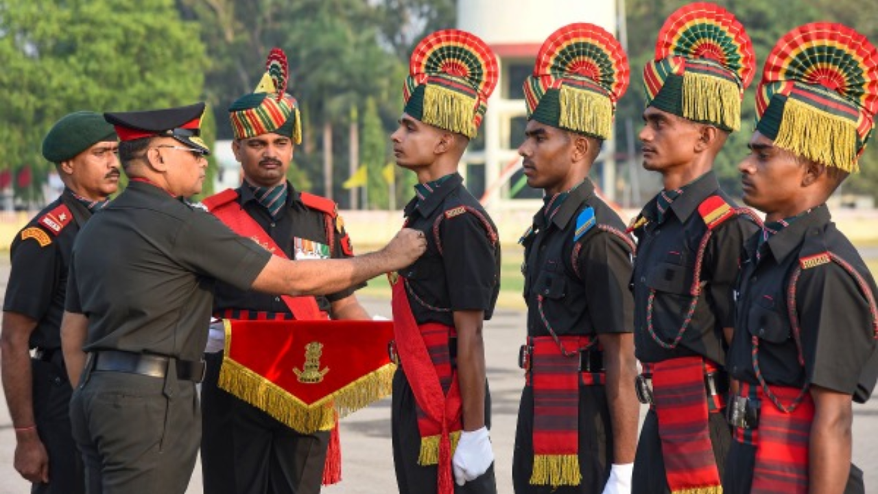 Central Offer 10% Reservation, Age Relaxations To Ex-Agniveers In CISF, BSF, RPF