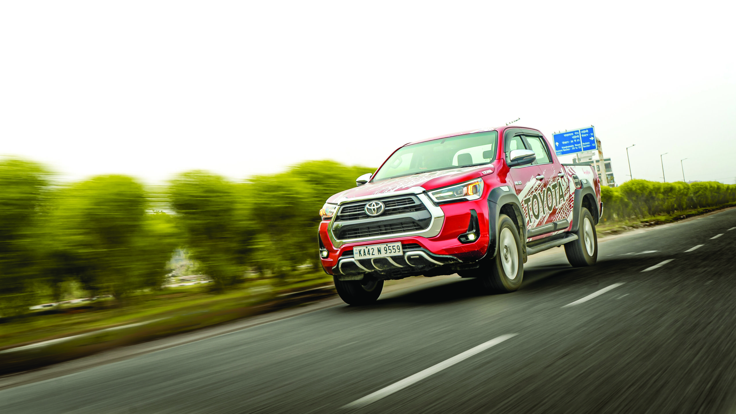 TOYOTA HILUX AT REVIEW
