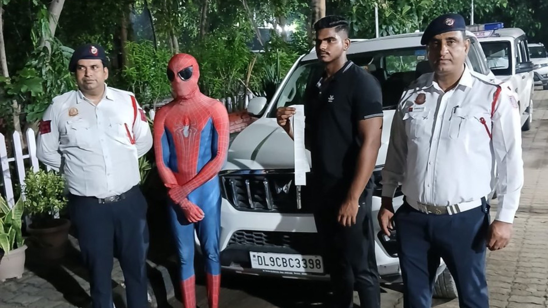 Delhi’s ‘Spiderman’ Stunt Lands Duo Charged With Dangerous Driving