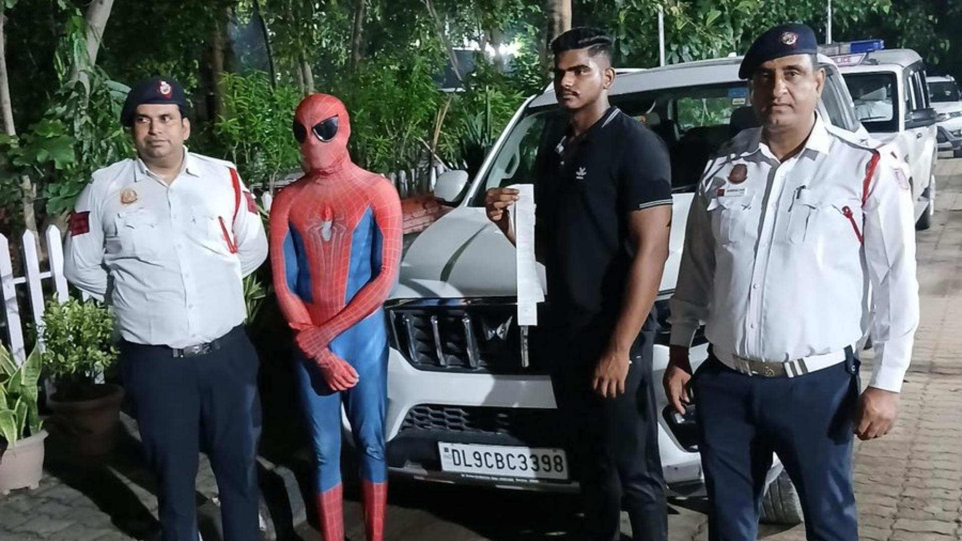 Delhi's 'Spiderman' Stunt Lands Duo Charged With Dangerous Driving