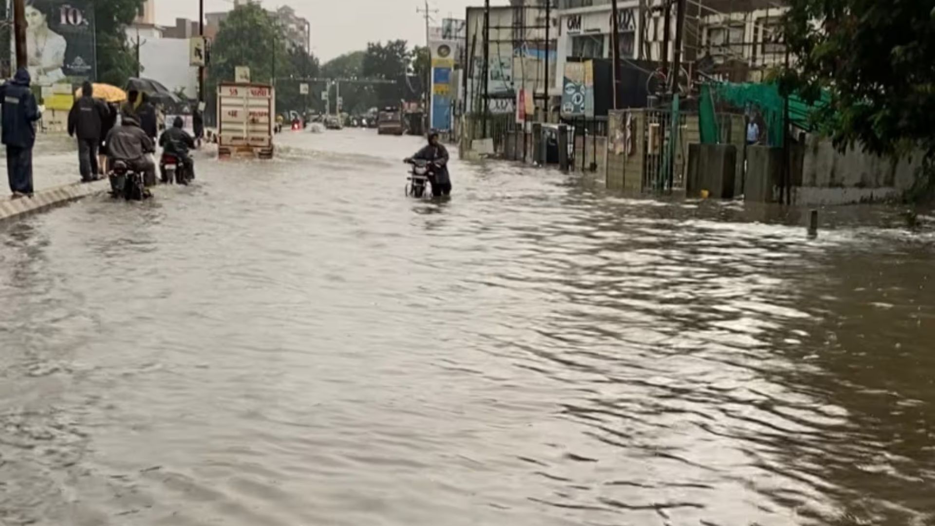 Heavy Rains Cause Flood-Like Conditions In Gujarat’s Navsari