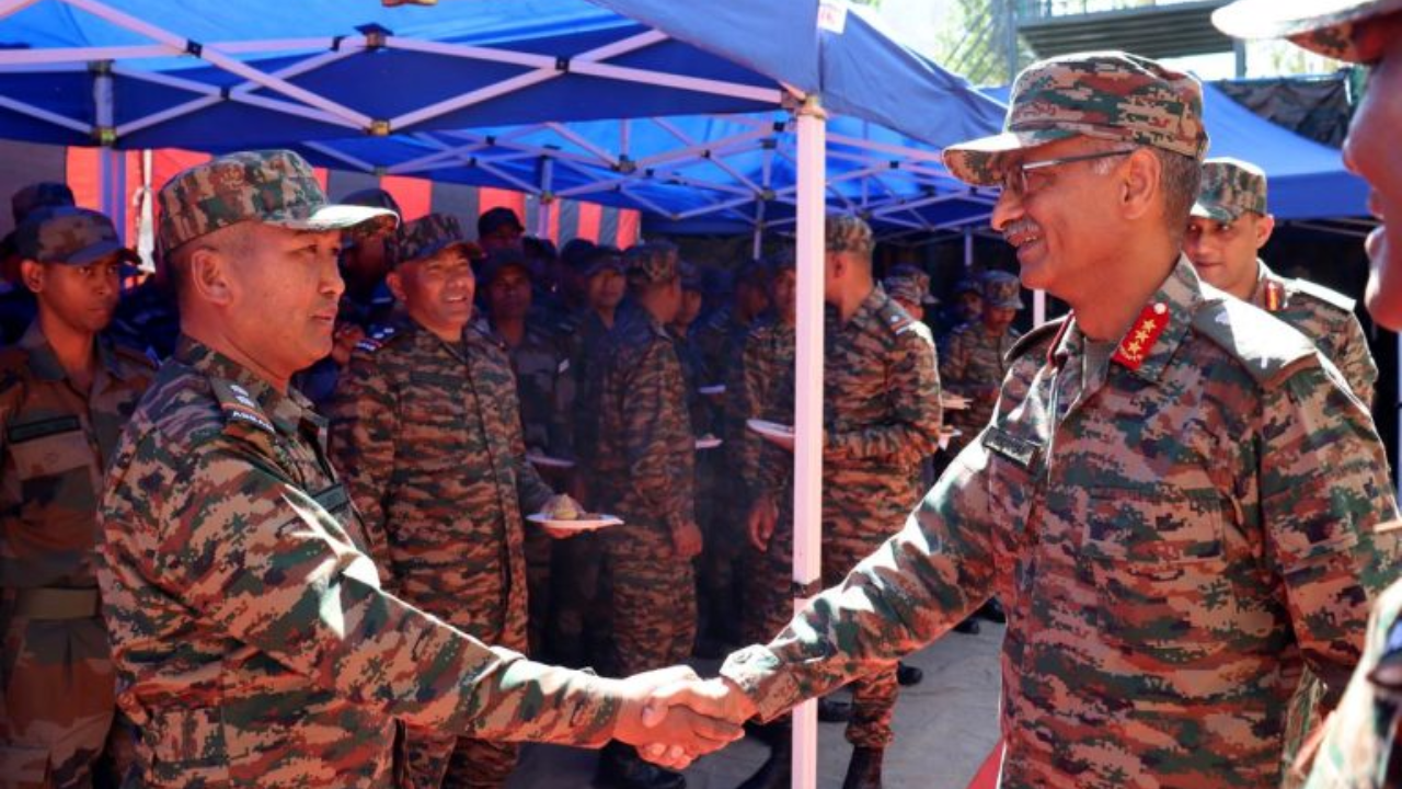 Northern Army Commander Visits Forward Areas In Ladakh, Reviews Operational Preparedness