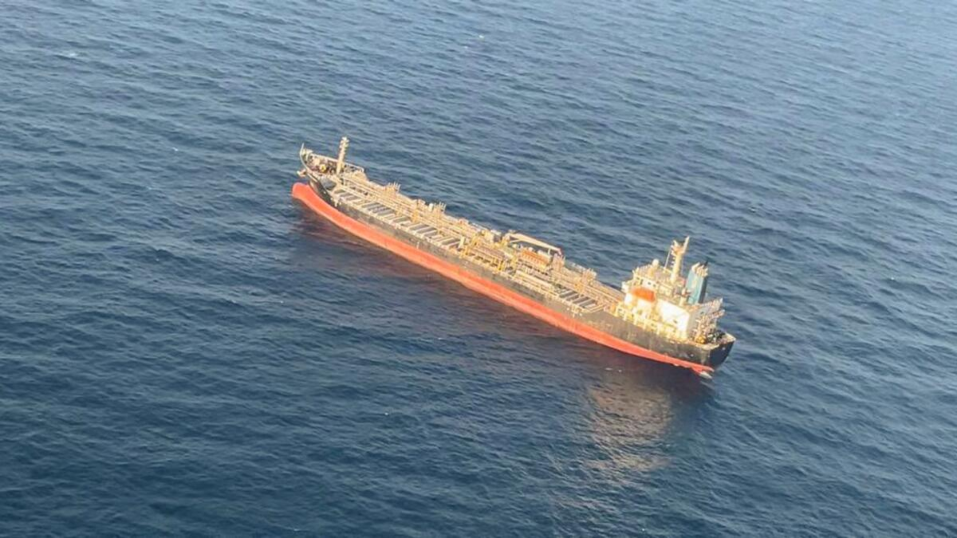 Oil Tanker Sinks Off Oman’s Coast: One Dead, Nine Rescued