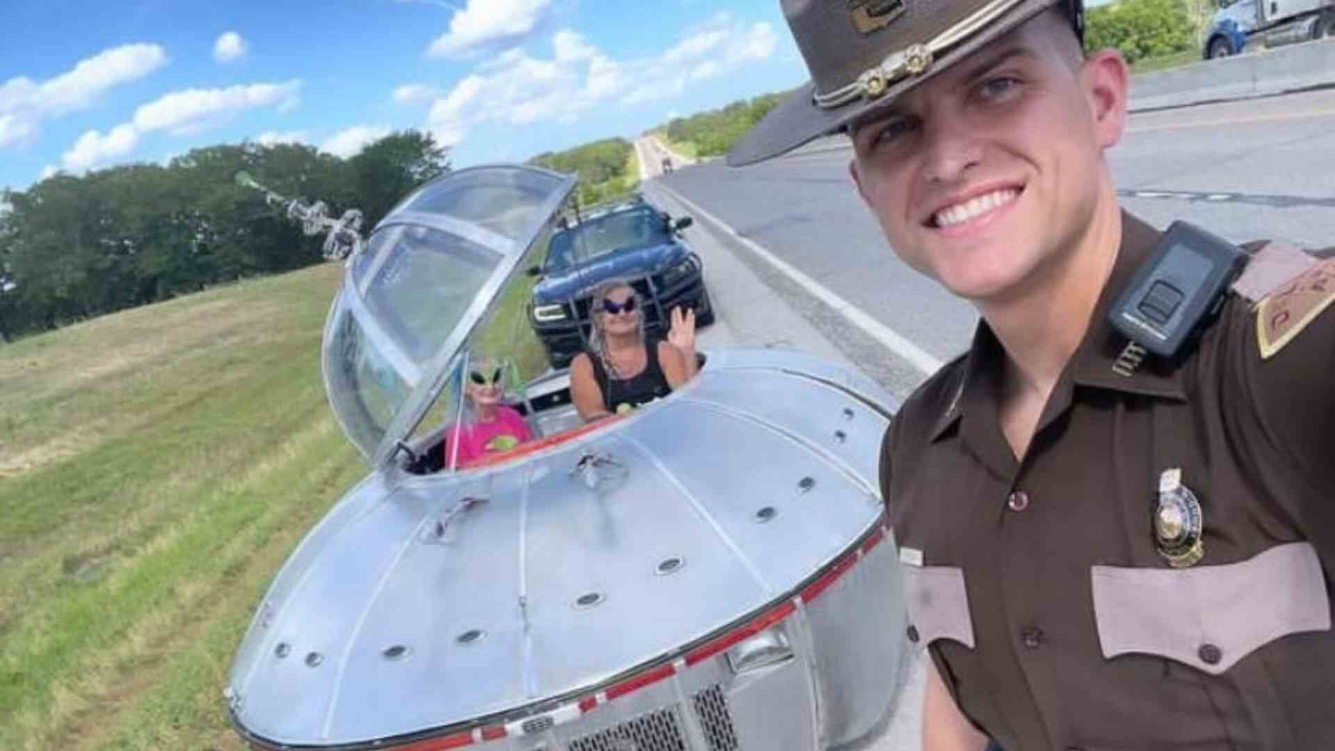 USA: Oklahoma Highway Patrol Trooper Spots Suspected UFO, Takes Selfie