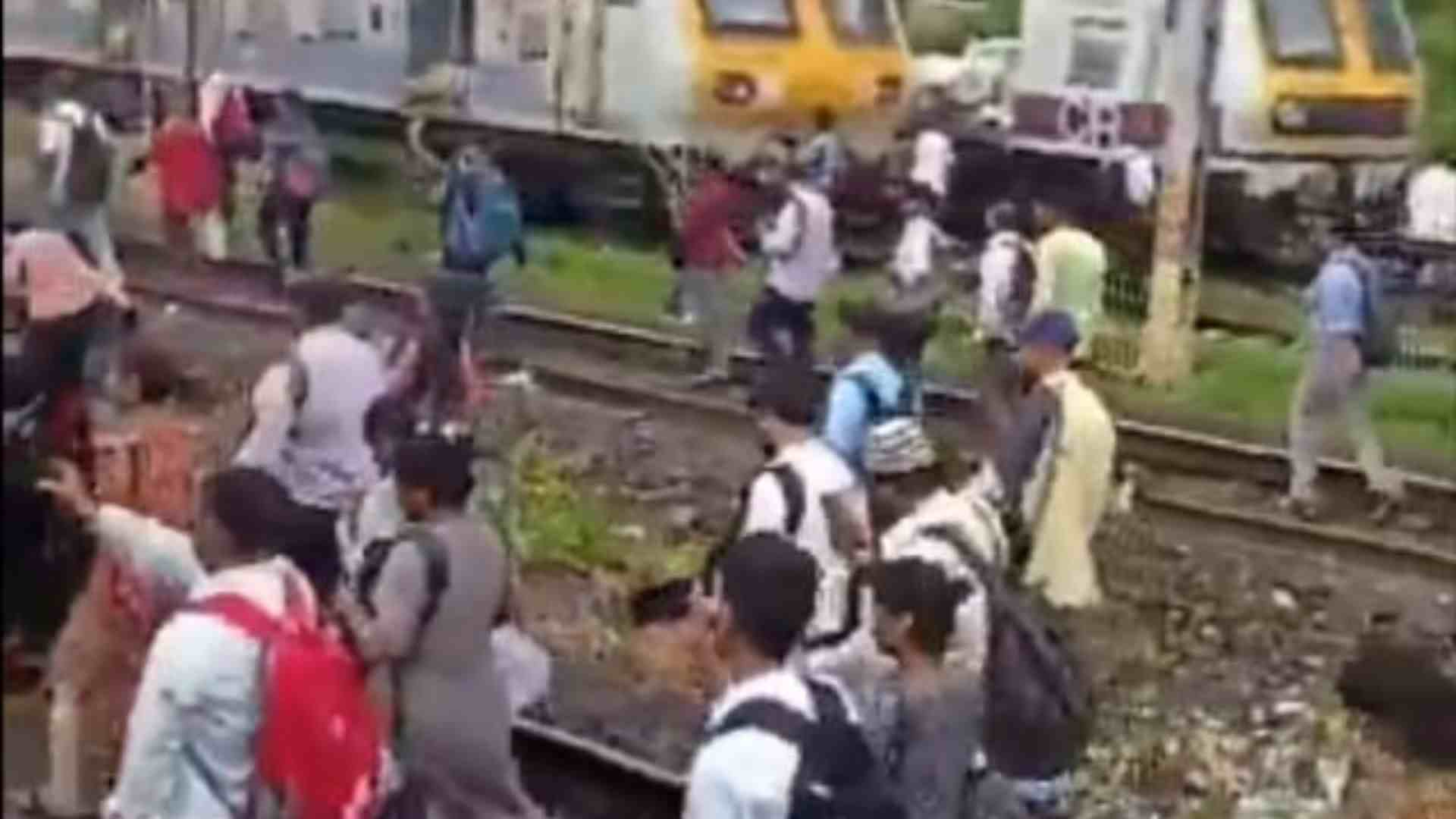 Travellers Walk On Railway Tracks Due To Local Rail Service Failure (Source: Ghar ke Kalesh Handle)