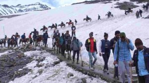 Amarnath Yatra 2024: Temporarily Suspended Due to Heavy Rainfall in Kashmir