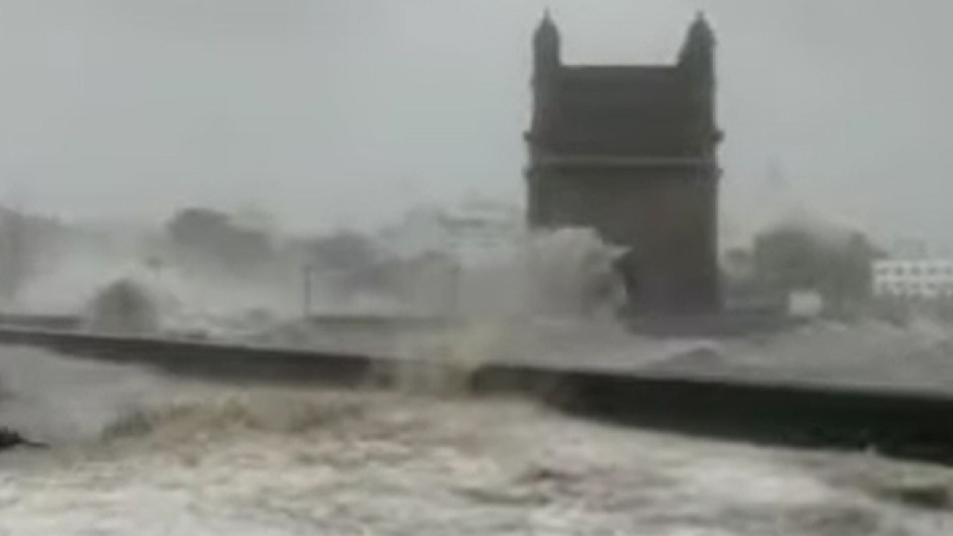 Mumbai Flooding: Viral Old Video Of Gateway Of India Captures Monsoon Fury