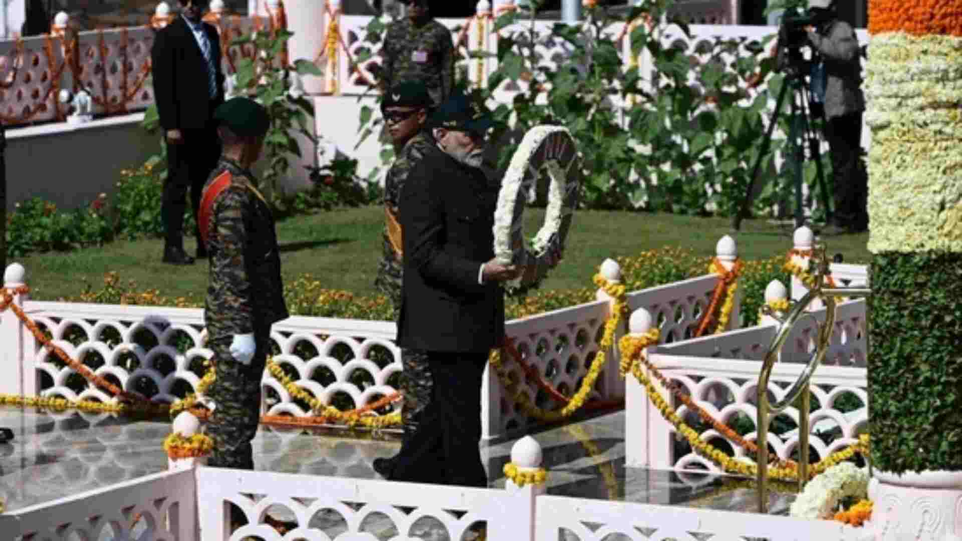Kargil Vijay Diwas 2024 : PM Modi Honors War Heroes At Drass Memorial