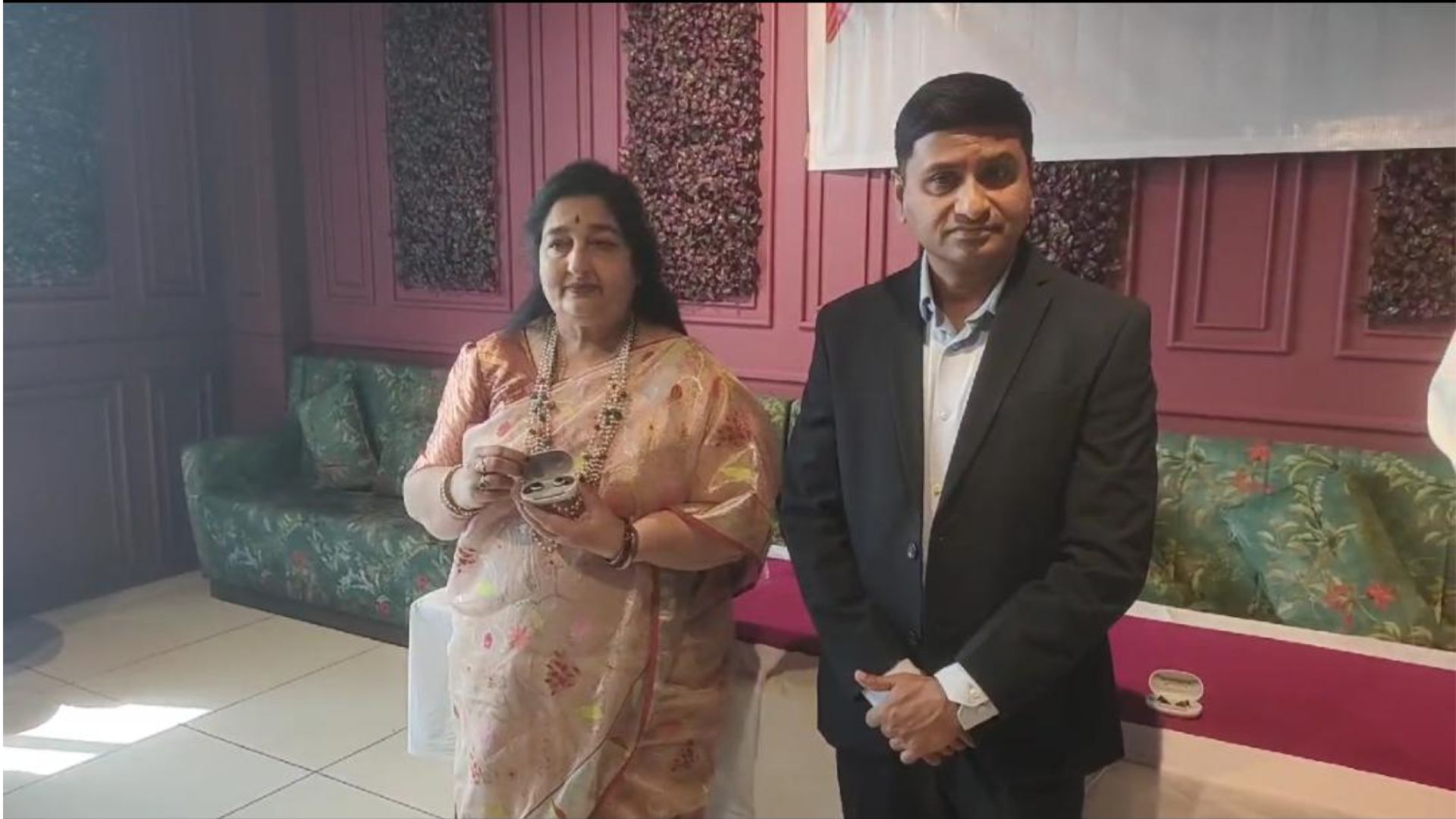 Prominent Singer Anuradha Paudwal Expresses Joy at Surya Dev Foundation’s Camp in Kashmir