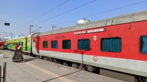 Passenger Disappears From Delhi-Sealdah Rajdhani Express; Luggage & Mobile Left Behind