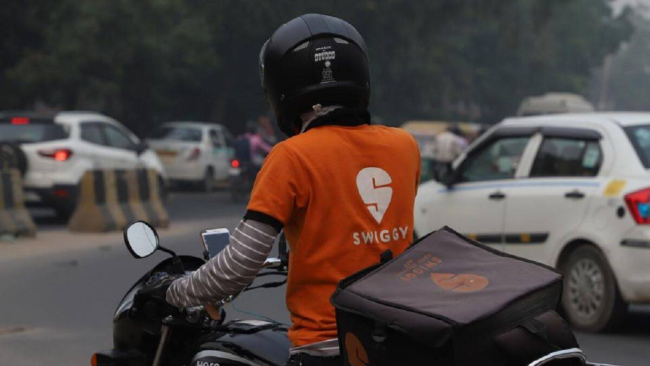 Watch: This Swiggy Delivery Agent Pulls In ₹50,000 A Month—More Than Some IT Salaries