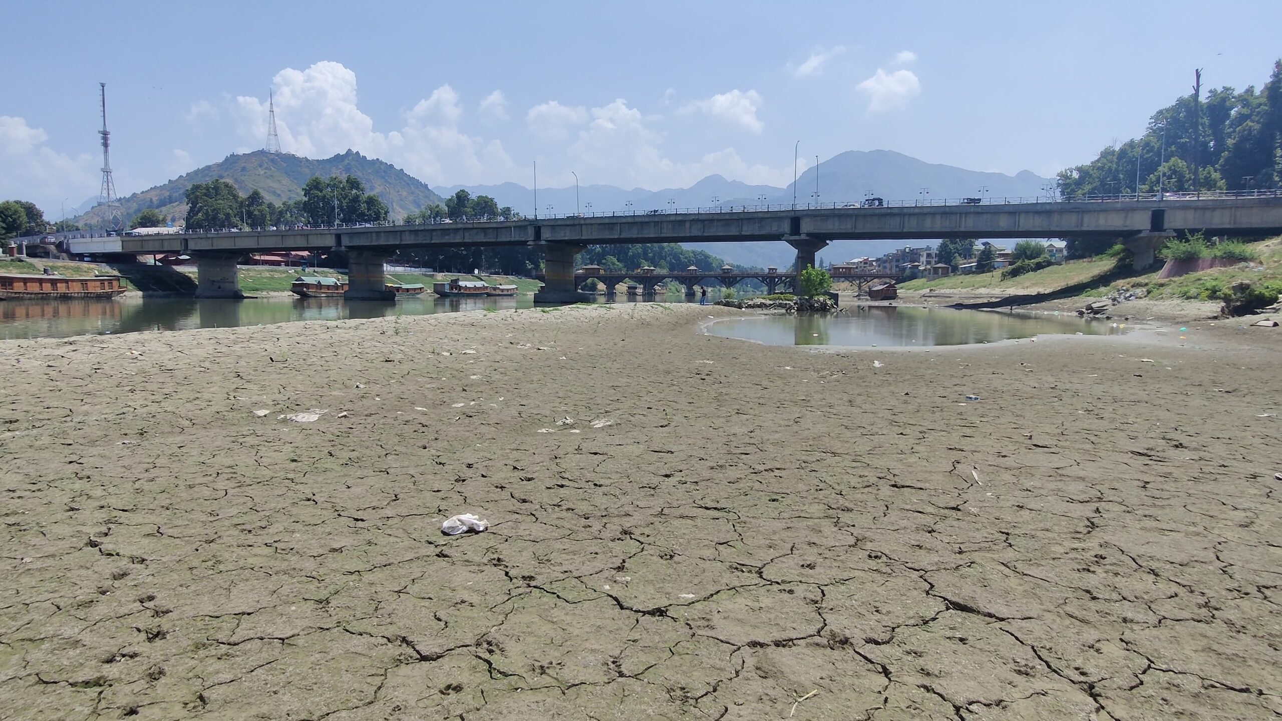 Heatwave Leads to Decline in Water Levels Across Kashmir, Concerns Rise Among Residents and Authorities
