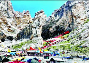 Over 3 lakh pilgrims pay obeisance at Amarnath cave