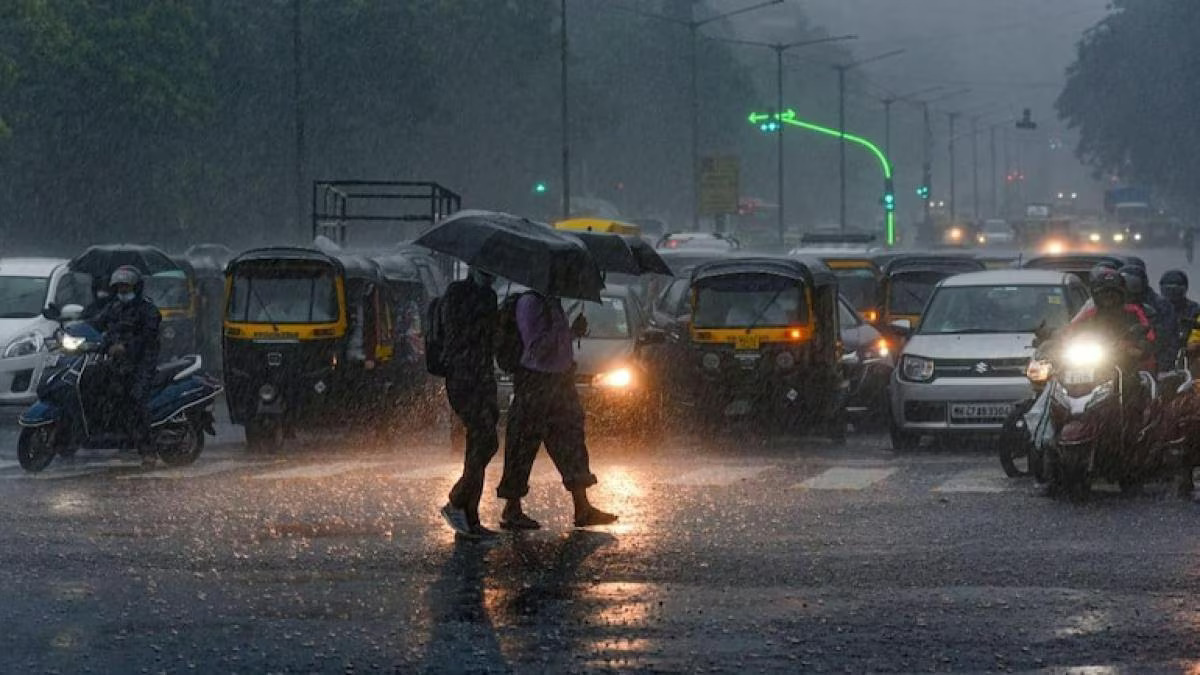 IMD Predicts Heavy Rain in Delhi-NCR for Next 4-5 Days; Issues Red Alert