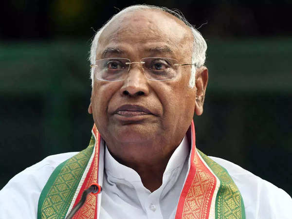 Kharge Criticizes Budget as ‘Copycat’ Strategy to Save Government, Accuses It of Half-Hearted Rewards to Deceive Allies