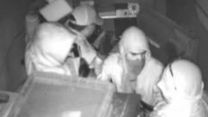 Thieves High-Five And Hug After Robbing Jewellery Store