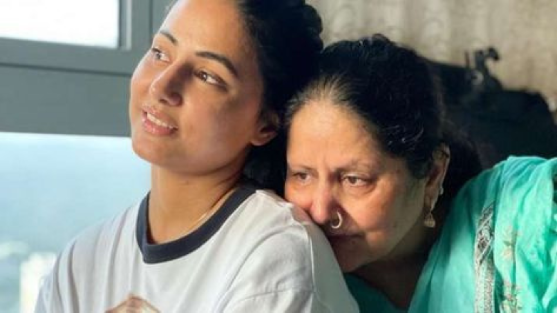 Hina Khan Shares Heartfelt Photos With Mother On Cancer Diagnosis Day: ‘She Forget Her Pain…’