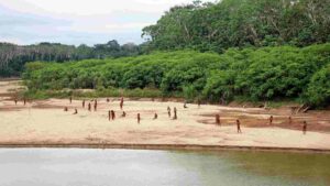 Photos Reveal Uncontacted Mashco Piro Tribe In Peruvian Amazon