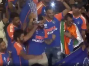 Team India’s T20 World Cup Victory Parade: Rohit Sharma, Virat Kohli Dance Their Way Through to Wankhede