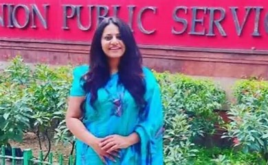 Trainee IAS Officer Pooja Khedkar